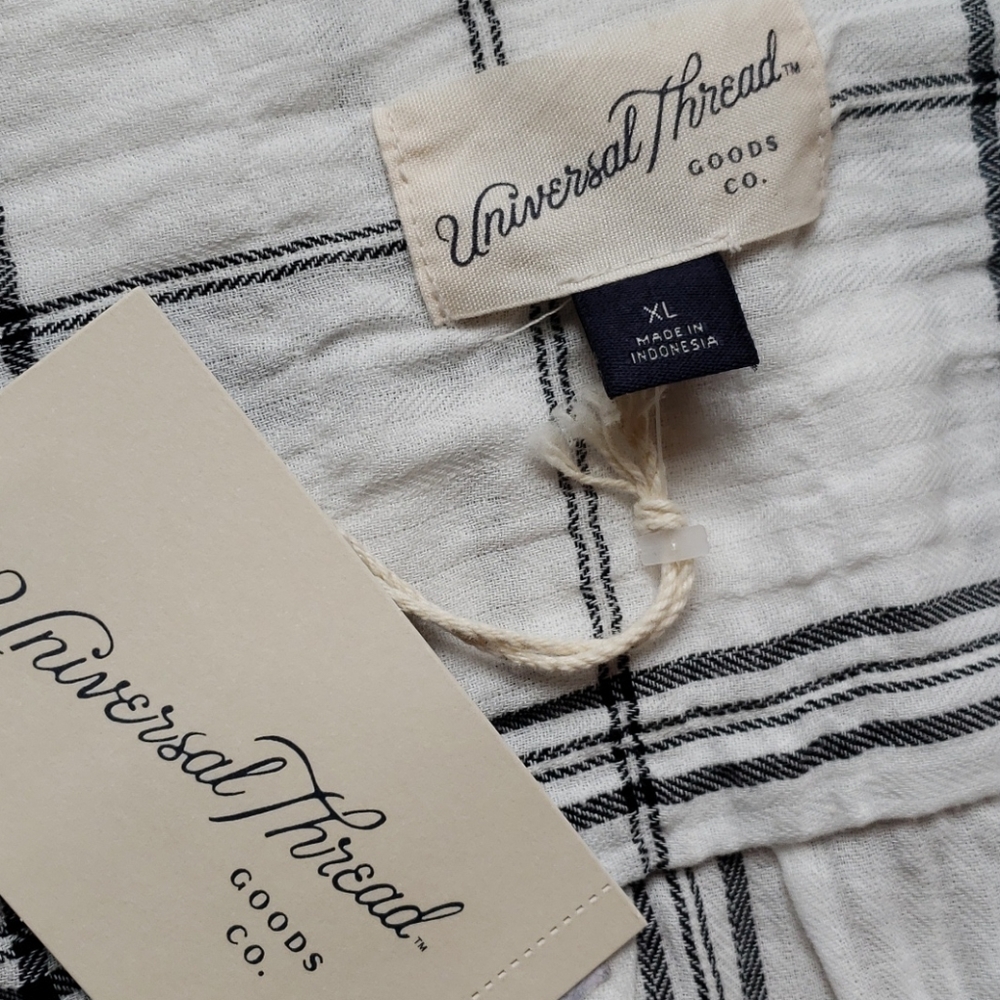 NWT- Universal Thread white plaid - Picture 2 of 7